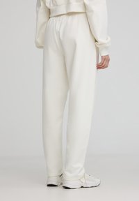 Terranova BALLOON - Pantaloni sportivi - bianco lana