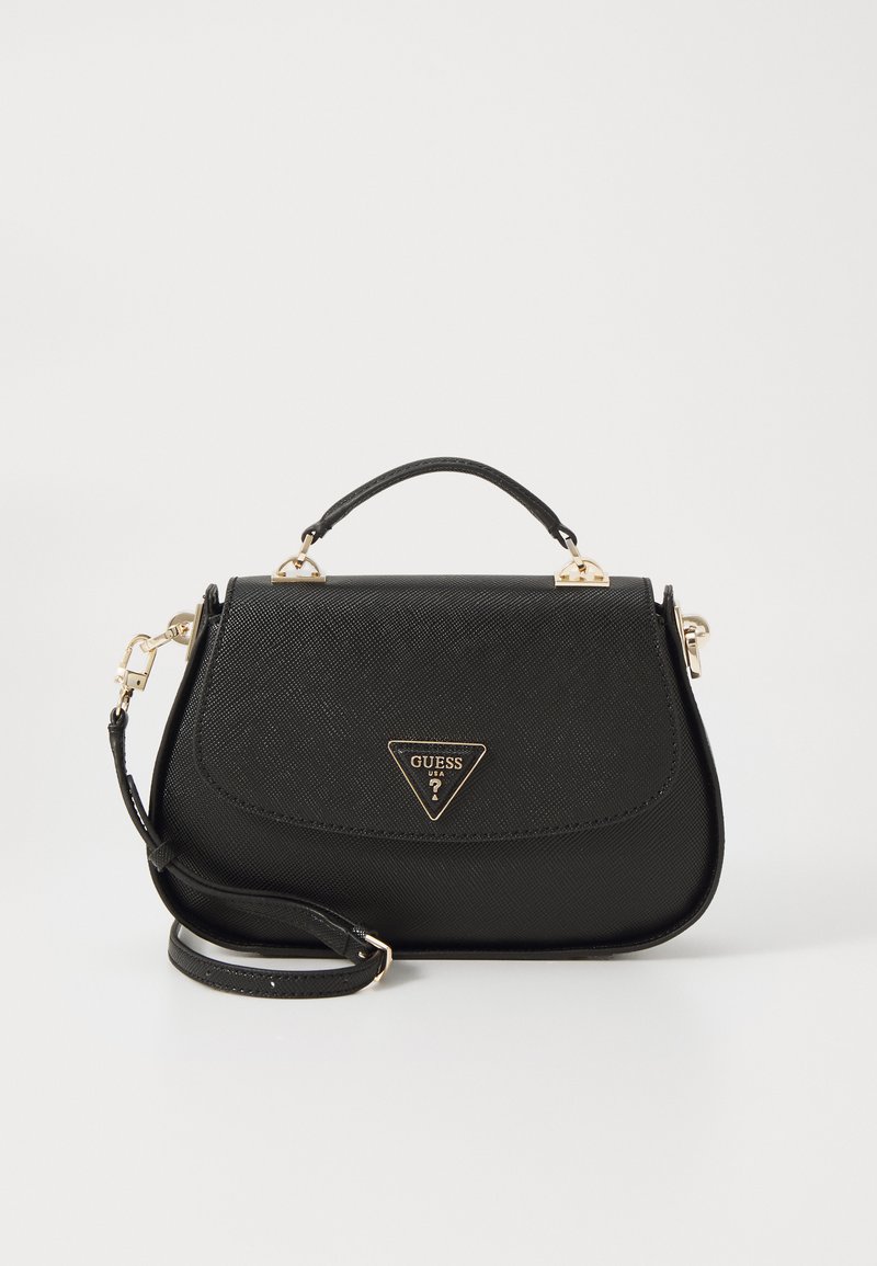 Sac à main synthétique noir avec une forme structurée, accents en métal doré, poignée supérieure et une bandoulière réglable. Présente un logo triangulaire.