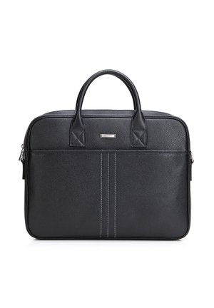 Czarna tekturowa skórzana teczka z dwoma uchwytami, przednią kieszenią na zamek i pionowym przeszyciem na środku.