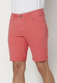 Koroshi BERMUDA STRETCH REGULAR COLORS BERMUDA STRET - Jeansshorts - rosa   pink