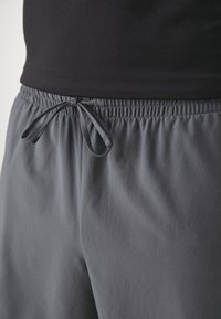 New Balance SPORT ESSENTIALS LINED SHORT 5" - Sportiniai šortai - graphite