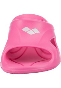 Infradito rosa realizzate in materiale sintetico liscio, caratterizzate da un design con punta aperta e dettagli ritagliati per una migliore ventilazione. Dettaglio del logo bianco visibile.