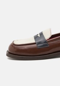 MAX&Co. UMA - Pantofi slip-on - cioccolato