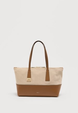 Sac cabas beige et marron avec double poignée, fermeture éclair et logo "Furla" sur la partie inférieure en cuir marron.