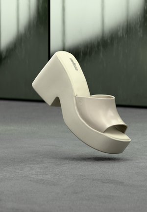 Melissa POSH - Kontsaga tagant lahtised kingad - light beige