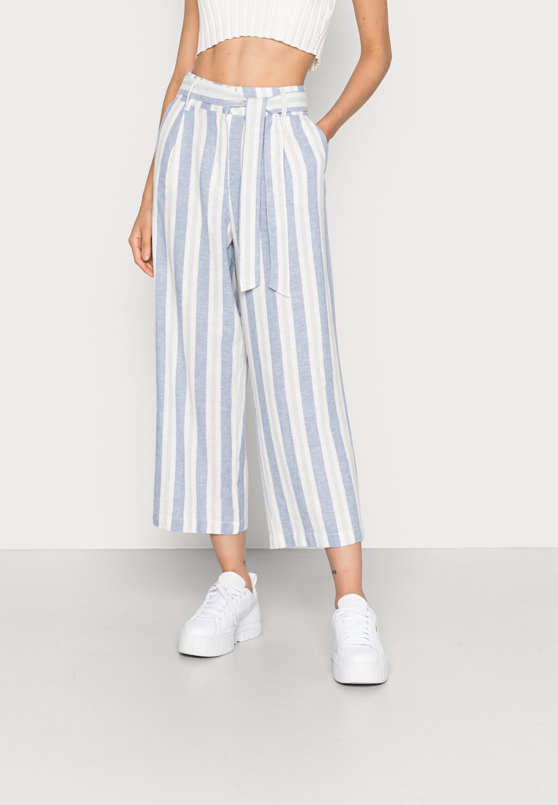 ONLY ONLCARO BLEND BELT CULOTTE  - Calças - cloud dancer gray