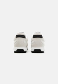 Calvin Klein Jeans TOOTHY RUNNER IRREGULAR LINES - Joggesko - white