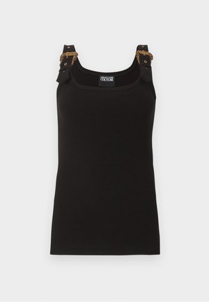 Mustast ribaga ilma varrukateta top, millel on ruudukujuline kaelus ja laiadel õlapaeltel dekoratiivsed kuldsed kettaktsendid.