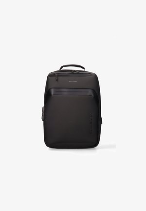 Zaino nero realizzato in materiale sintetico liscio. Presenta un compartimento principale con zip, una tasca frontale e un marchio in rilievo sul lato.