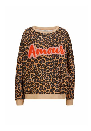Langärmliges Sweatshirt mit Leopardenmuster und beigen Bündchen sowie Ausschnitt, das das Wort "Amour" in großen, roten und rosa strukturierten Buchstaben zeigt.
