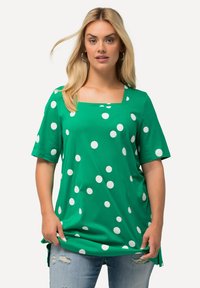 Ulla Popken POLKA DOT SHORT SLEEVE TEE - Triko s potiskem - emerald