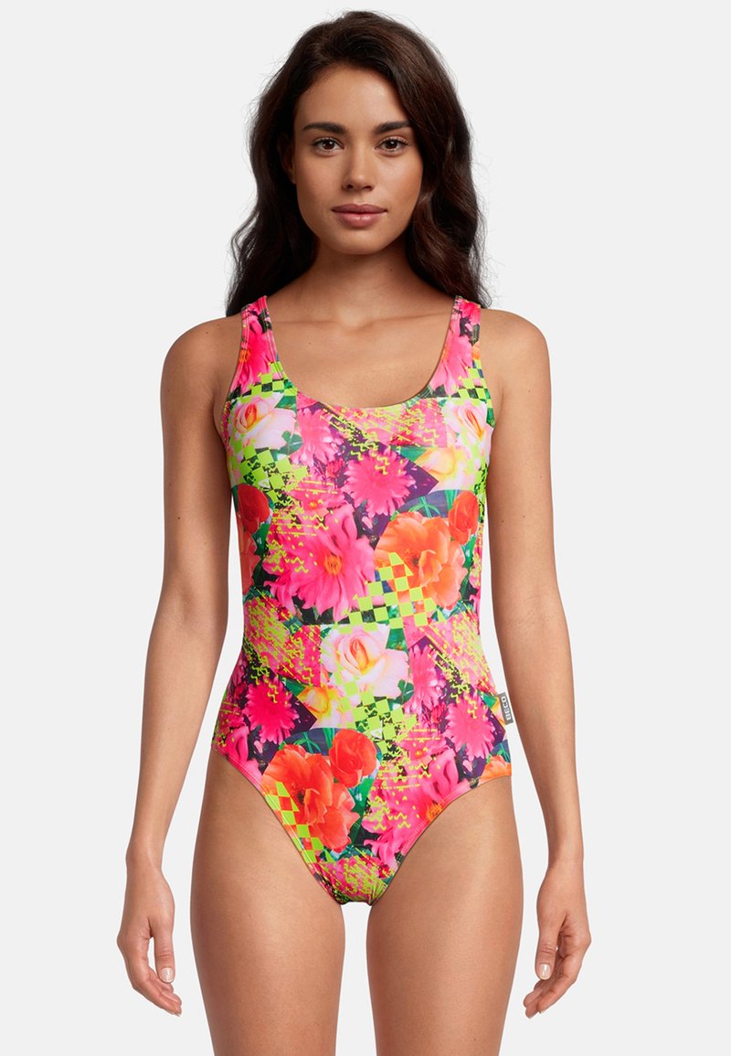 Maillot de bain une pièce avec un motif floral et géométrique vibrant. Présente des couleurs vives de rose, orange et vert, une texture lisse et un décolleté arrondi.