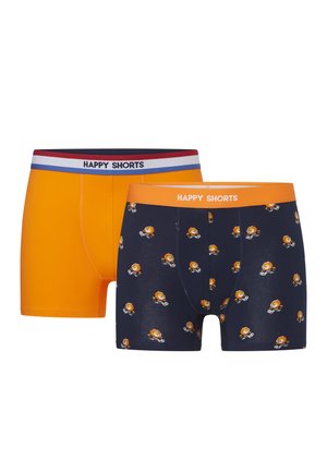 Twee paar herenboxershorts, één effen oranje met een gestreepte tailleband, de andere navyblauw met een oranje tailleband en kleine leeuwenprints.