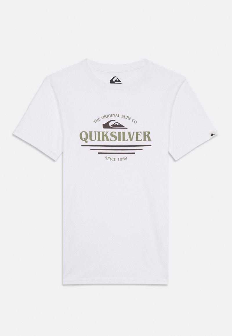Balta medvilninė marškinėliai su spausdintu "Quiksilver" logotipu žalia ir juoda spalvomis, apvaliu iškirpimu ir trumpomis rankovėmis.