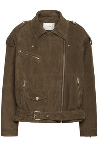 Bruine suède jas met een brede kraag, rits- en knoopzakken, schouderepauletten en een riem in de taille. Overal een gladde textuur.