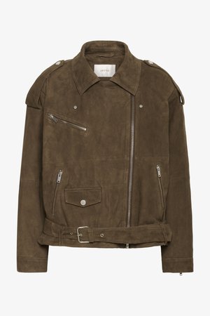 Pruun seemisnahast jakk, millel on lai krae, lukuga ja nööpidega taskud, õlaepauletid ja vöökohal vöö. Ühtlane sile tekstuur.