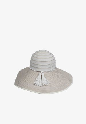 Brede rand zonnekap van beige stro met een ronde kroon, voorzien van horizontale strepen en een decoratieve witte kwast.