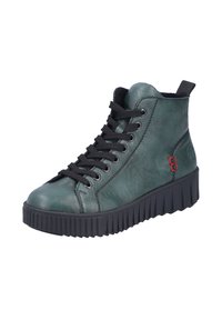Chaussures montantes en cuir vert foncé avec des lacets noirs, semelle en caoutchouc, semelle intermédiaire striée et un détail d'accent rouge sur le côté.
