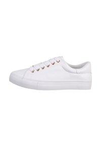 Sneaker bianco realizzato in pelle texture con sei occhielli metallici, lacci piatti e suola in gomma. Design classico low-top senza motivi.