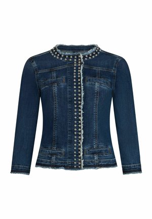 Veste en jean bleu foncé à manches longues, ornée de clous argentés le long de l'avant et du col, avec deux poches avant et des bords effilochés.