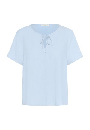 Hellblaues, kurzärmliges Blusenshirt mit Rundhalsausschnitt und Bindedetail vorne. Hergestellt aus einem weichen, strukturierten Stoff.