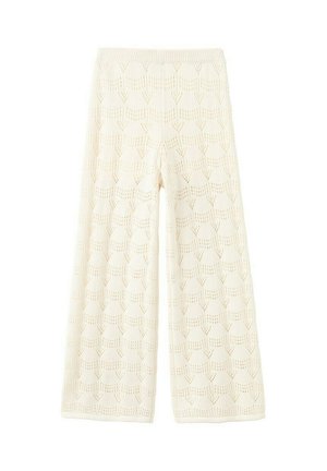 Pantalon large en maille couleur crème avec un motif ajouré géométrique et une ceinture élastique.