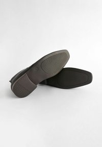Next BROGUE CHUKKA - REGULAR FIT - Nauhalliset nilkkurit - black