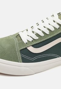 Vans OLD SKOOL UNISEX - Sportcipő - tri-tone green