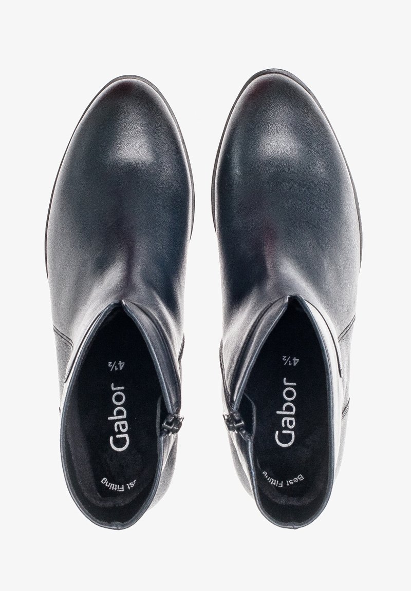 Bottines en cuir noir avec fermetures éclair latérales, marque "Gabor" et taille 41½ visible à l'intérieur.