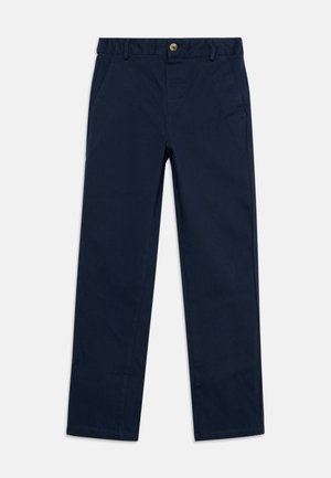 Pantalon bleu marine à jambes droites avec fermeture avant par bouton et zip, passants pour ceinture et poches latérales, posé à plat sur un fond blanc.