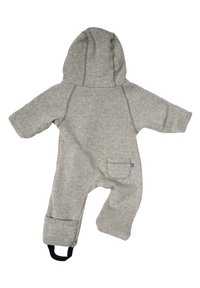 Grå fleece snoverall för baby med huva, lång ärm och bakficka. Har elastiska muddar och ett svart band vid fotleden för säker passform.