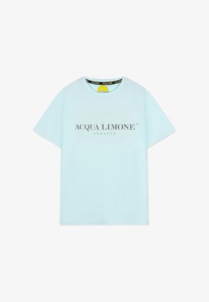 Ljusblå bomulls-T-shirt med rund halsringning och korta ärmar. Framsidan pryds av texten "ACQUA LIMONE classic" i mörkgrått.