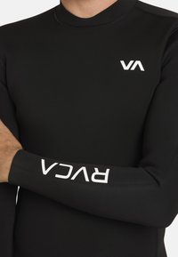 RVCA 2MM BALANCE MIT BACKZIP  - Rash vest - blk