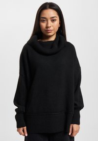 Svart oversized genser med cowl» hals, ribbestrikket hem og ermer, laget av et teksturert strikket stoff, med en avslappet passform og lange ermer.
