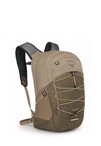 Sac à dos Osprey Quasar, en tissu beige avec des accents texturés, cordon élastique pour un rangement externe, bretelles rembourrées et détail du logo.