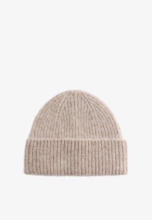 Beige Rippsstrick-Mütze mit weicher Textur und umgeschlagenem Bündchen. Hergestellt aus einer Wollmischung für Wärme und Komfort.