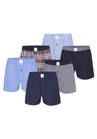 Ensemble de sept boxers pour hommes avec des motifs variés : bleu uni, rayé, à carreaux, à pois et petits motifs géométriques en tons de bleu et de marine.