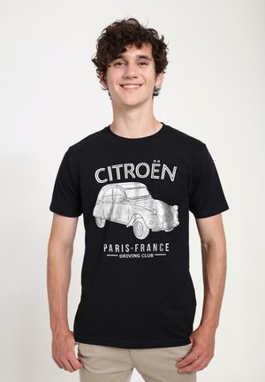 Černé bavlněné tričko s bílou grafikou auta Citroën a textem "CITROËN PARIS-FRANCE DRIVING CLUB" pod ním. Krátké rukávy.