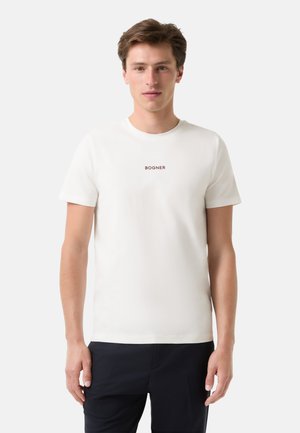 Weißes T-Shirt mit kurzen Ärmeln aus Baumwolle und rundem Ausschnitt; mit schwarzem "BOGNER"-Logo auf der Brust. Glatte Textur, enganliegendes Design.