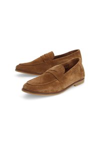 Braune Wildleder-Lederschuhe mit flachem Absatz, die ein doppeltes Riemen-Detail über dem Obermaterial aufweisen. Glatte Textur mit runder Zehenform.