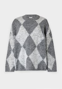 Paksu neulepusero, jossa on ylisuuria timanttikuvioita harmaan ja vaaleanharmaan sävyissä, pyöreä pääntie ja pitkät hihat.