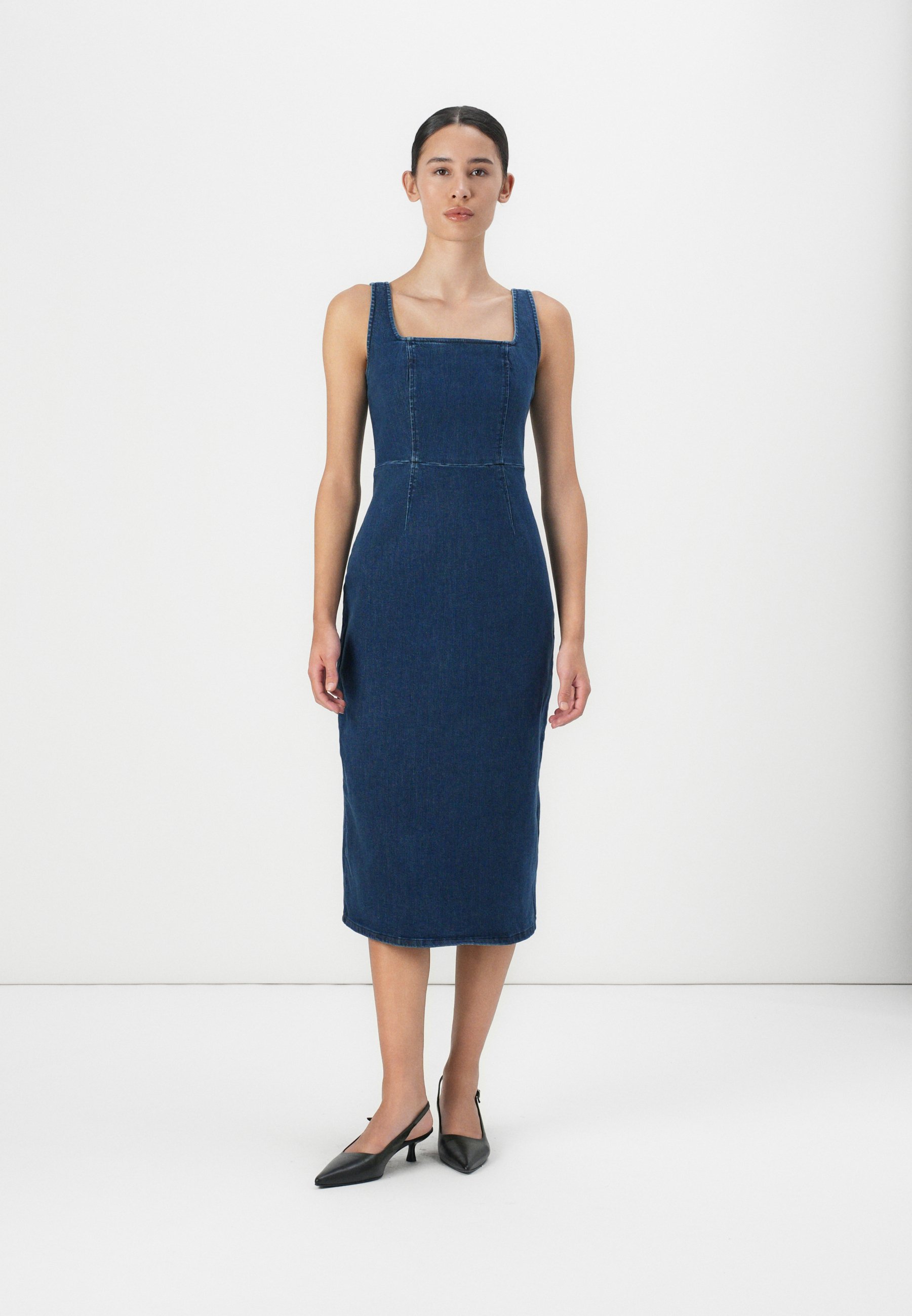 GAP BODYCON - Denim dress - medium wash/blue denim - Zalando.co.uk GAP BODYCON - Denim dress - medium wash/blue denim - Zalando.co.uk
