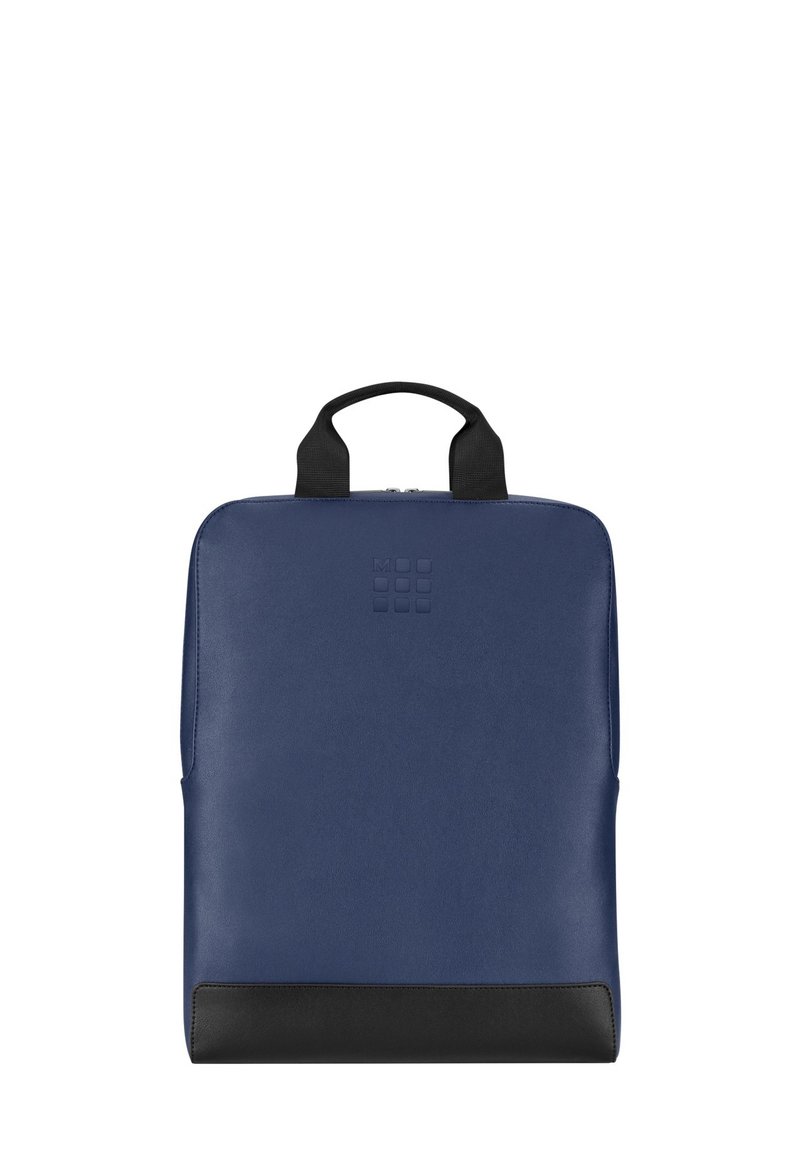 Zaino in pelle blu con texture liscia, fondo nero, manico superiore e chiusura con zip. Dettaglio logo impresso sulla parte anteriore.