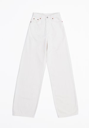 Weiße, weit geschnittene Jeans aus Denim, mit fünf Taschen, kupferfarbener Hardware und einer Knopfverschluss. Glatte Textur und gerader Schnitt.