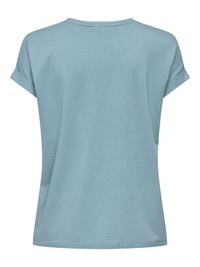 Lys blå kortermet skjorte med oppbrettede mansjetter og rund hals, vist bakfra mot en hvit bakgrunn.