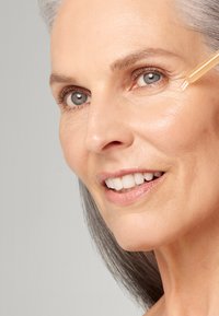 ESTÉE LAUDER ADVANCED NIGHT REPAIR HERO SET - Ansiktsvårdsset