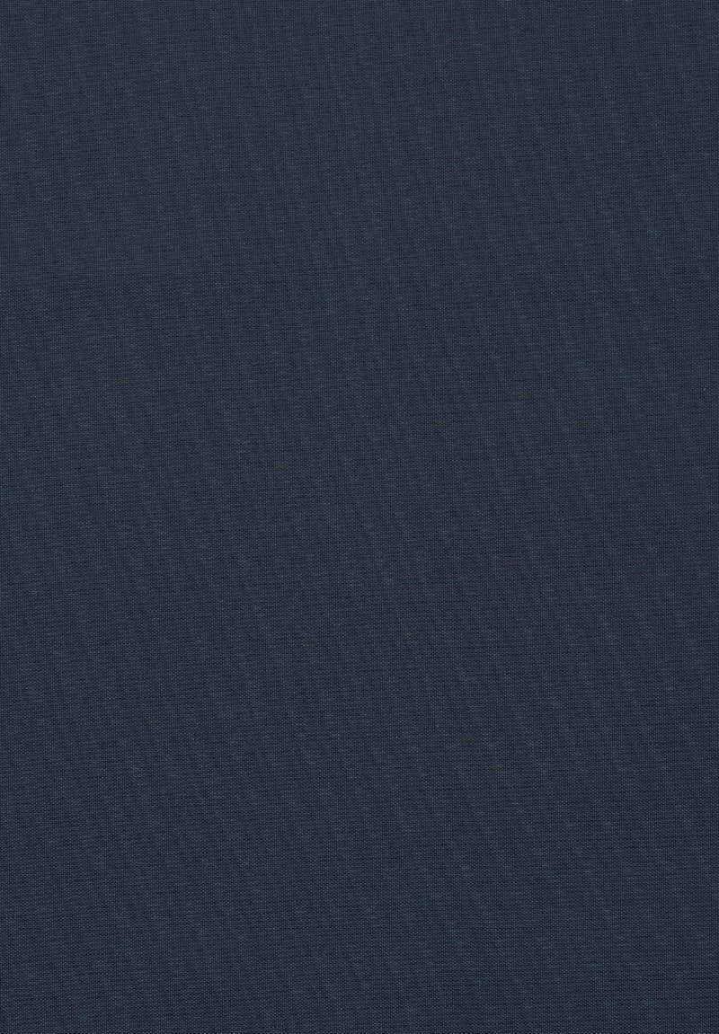 Tissu bleu marine avec un motif de tissage fin et texturé. La surface est uniforme et lisse, présentant un léger éclat. Convient à diverses applications.