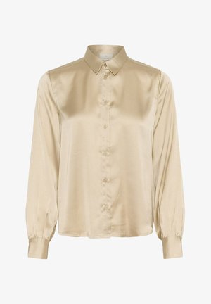 Blusa beige in satin a maniche lunghe con colletto, chiusura frontale con bottoni e polsini arricciati. Texture liscia con una leggera lucentezza.