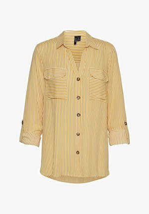 Chemise à boutons rayée verticale jaune et blanche avec deux poches sur la poitrine et des manches retroussées avec des pattes de bouton.