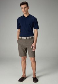 Next BELTED - REGULAR FIT - Shorts - dark stone